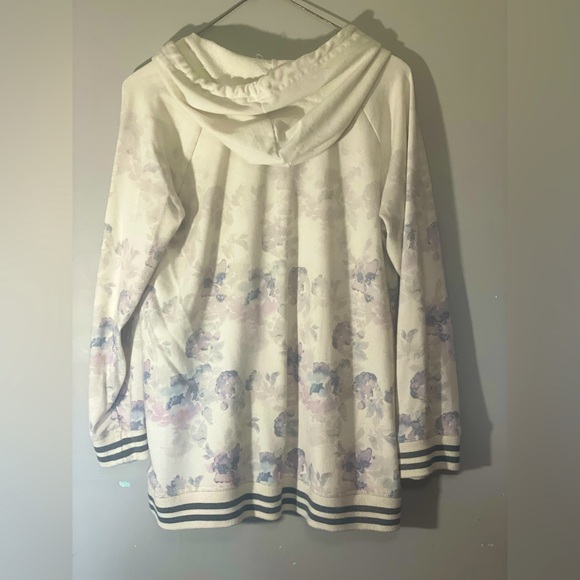 Maurices Hoodie 🌻🌻4 for $25 bundle🌻🌻 - Picture 5 of 5